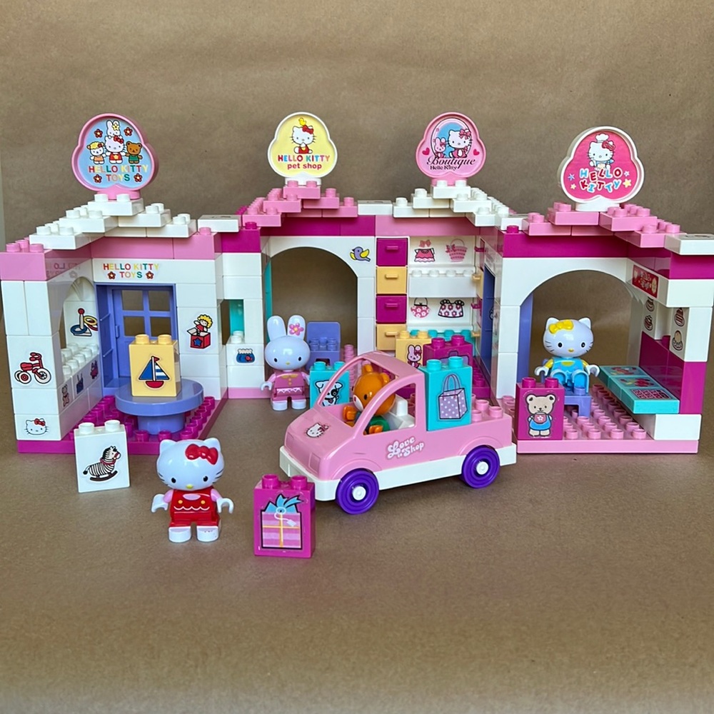 Hello Kitty Shopping Center Play Set